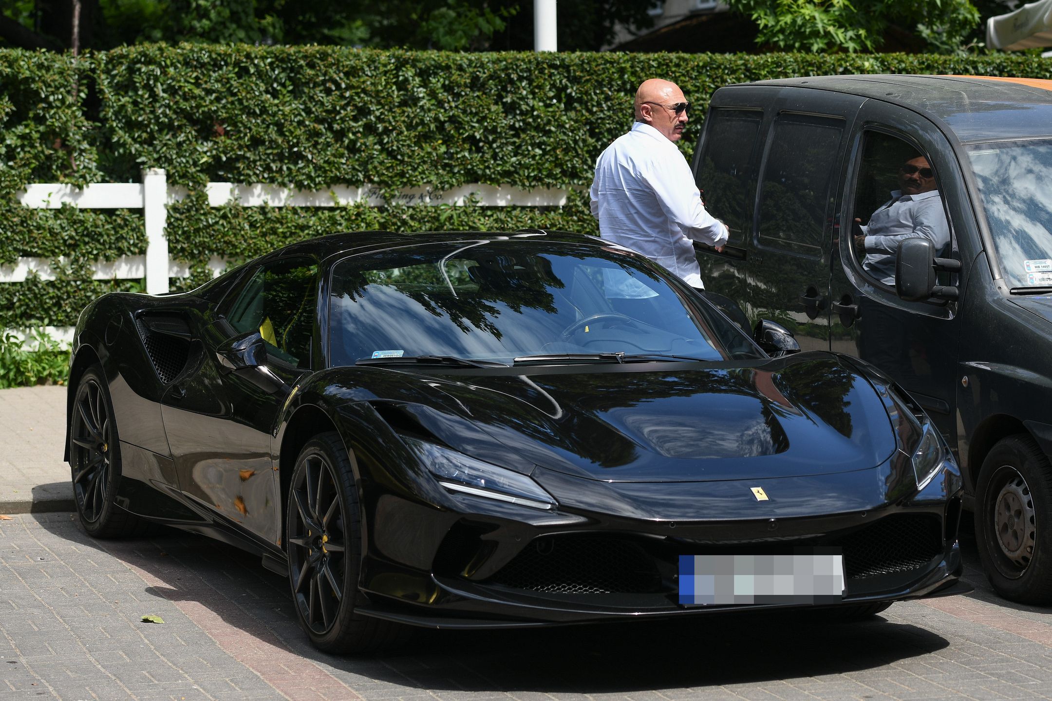 Patryk Vega wozi się ferrari za ponad dwa miliony złotych