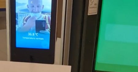 Włochy. Polak nagrał urządzenie przed sklepem. "Świat zwariował"