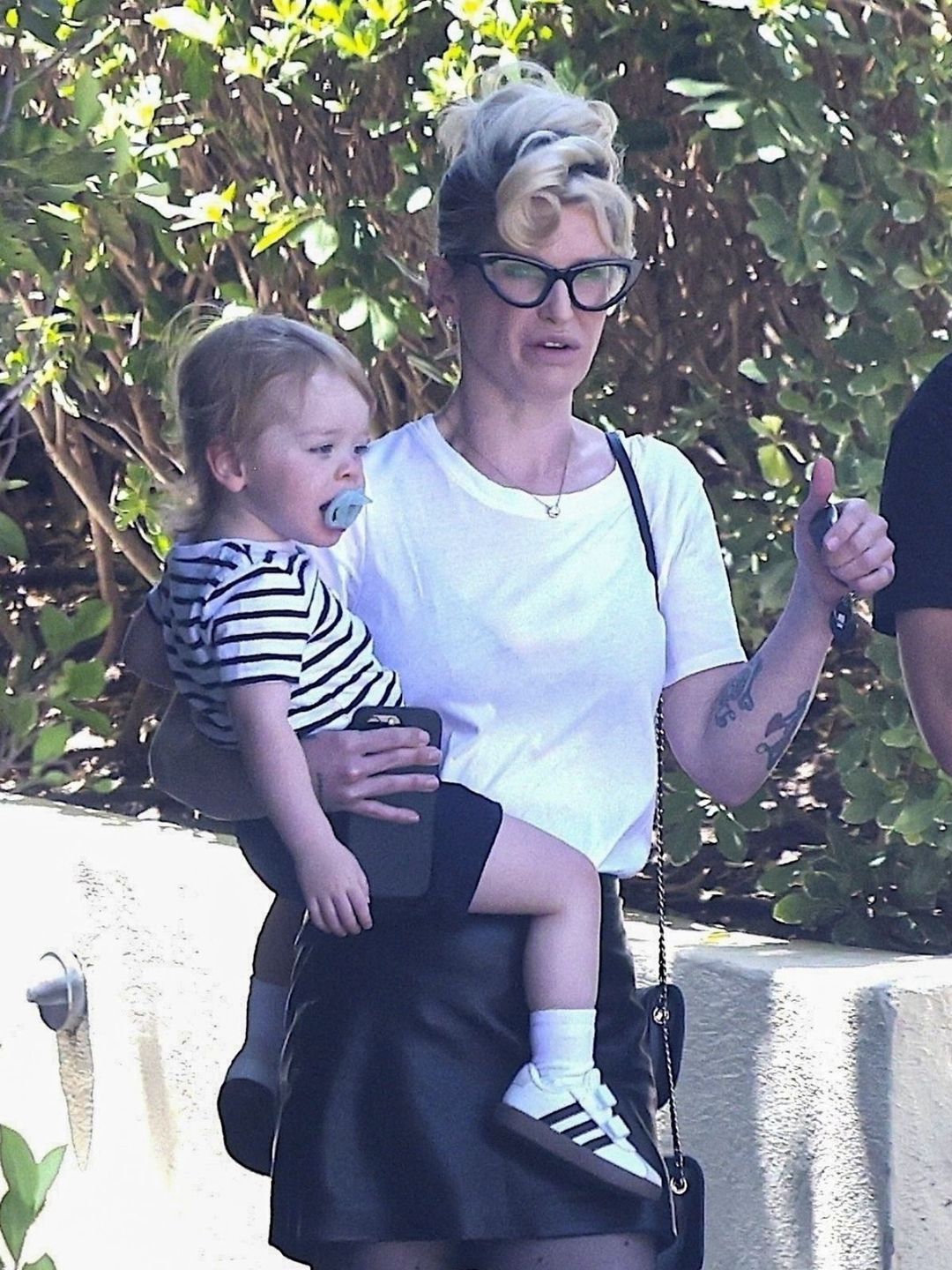 Kelly Osbourne na spacerze 