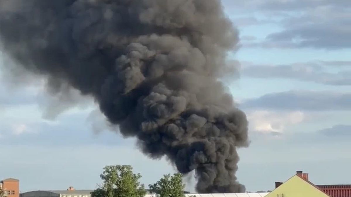 Ogromne kłęby dymu nad wysypiskiem w woj. kujawsko-pomorskim