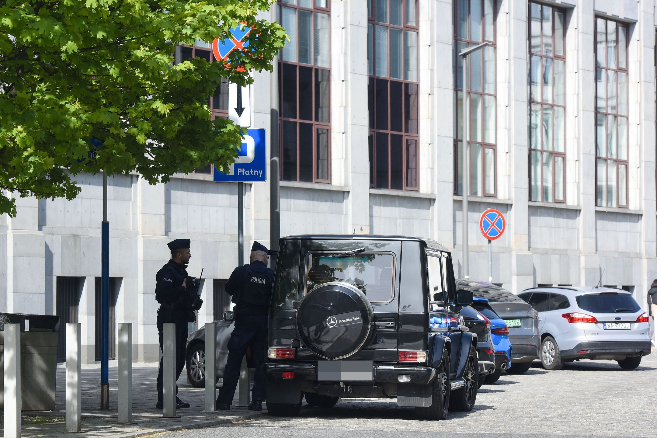 Maja Sablewska zaparkowała na zakazie. 