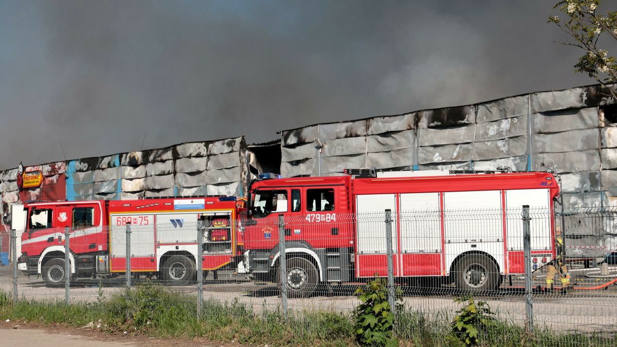 Po?ar centrum handlowego przy Marywilskiej
Fot. Pawel Wodzynski/East News, Warszawa, 12.05.2024. Pozar hali targowej przy ul. Marywilskiej 44 na stolecznej Bialolece.
Pawel Wodzynski