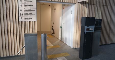 Koniec z darmowymi toaletami na Dworcu Lublin. Przed wejściem zamontowano już bramki do poboru opłat [ZDJĘCIA]