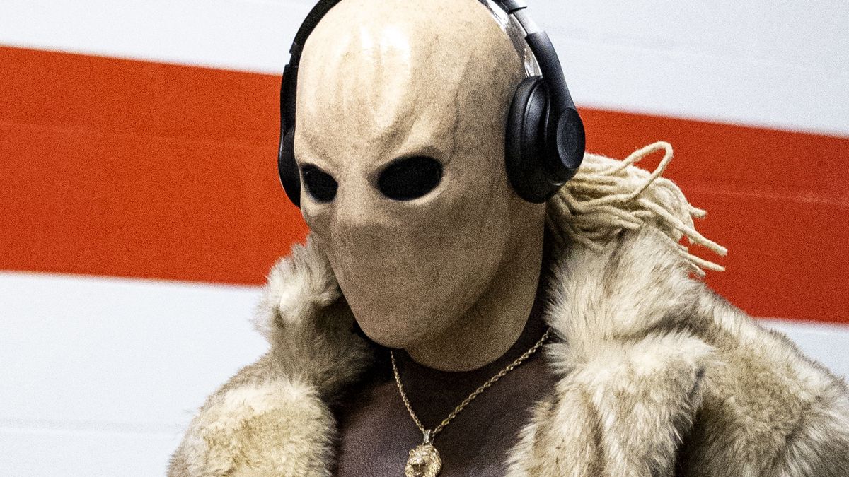 Baltimore Ravens v Cleveland BrownsCLEVELAND, OHIO - OCTOBER 1: David Njoku #85 of the Cleveland Browns arrives at the stadium before the game against the Baltimore Ravens at Cleveland Browns Stadium on October 1, 2023 in Cleveland, Ohio. (Photo by Lauren Leigh Bacho/Getty Images)Lauren Leigh Bachoamerican football