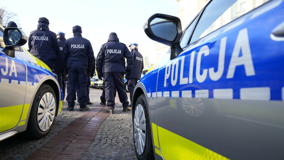 Tyle zarabiają policjanci