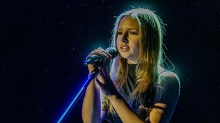 Norwid w Norwidzie z polskimi serialami. II LO w Jeleniej Górze pokazało swoją moc. Fotorelacja