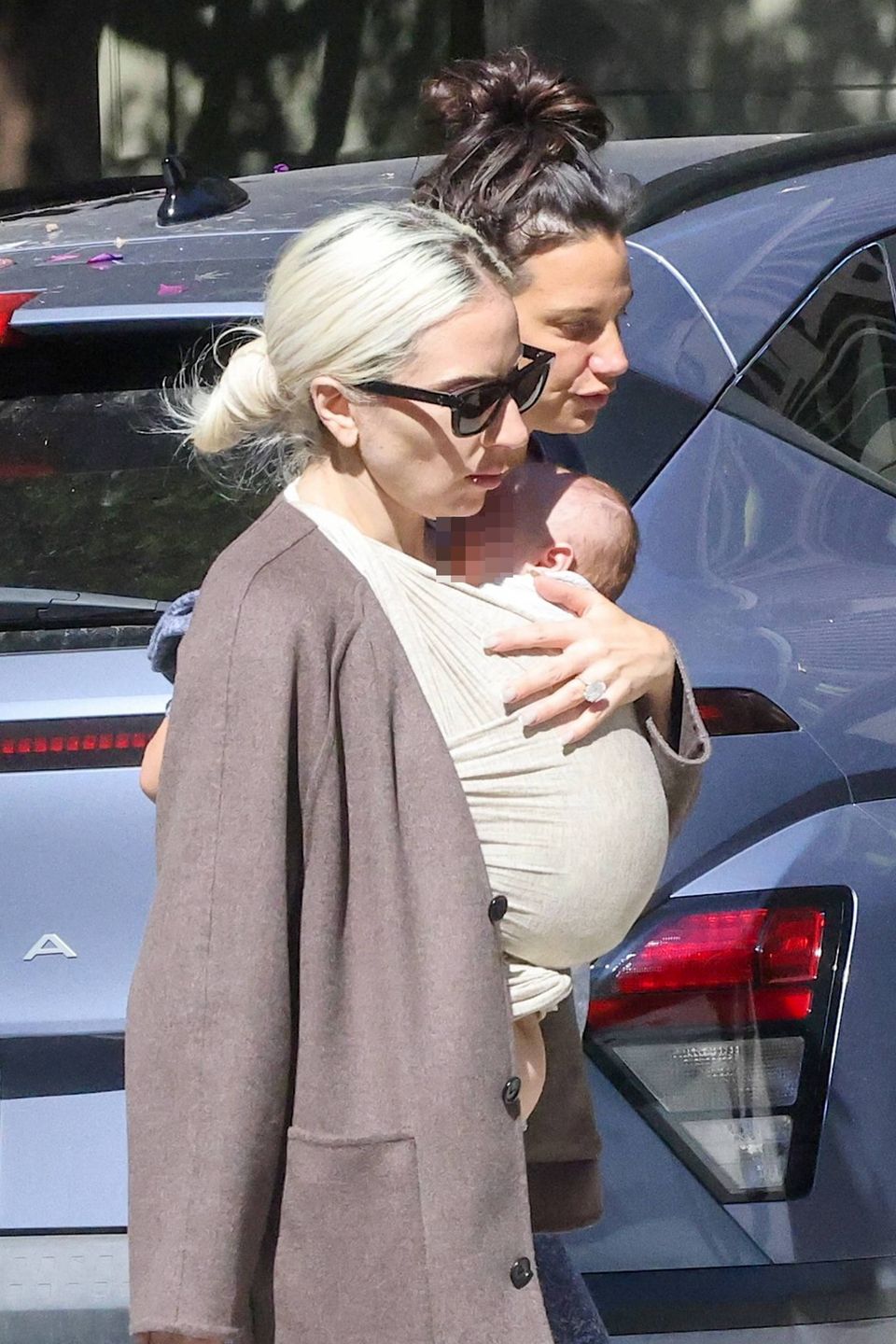 Lady Gaga na spacerze z dzieckiem