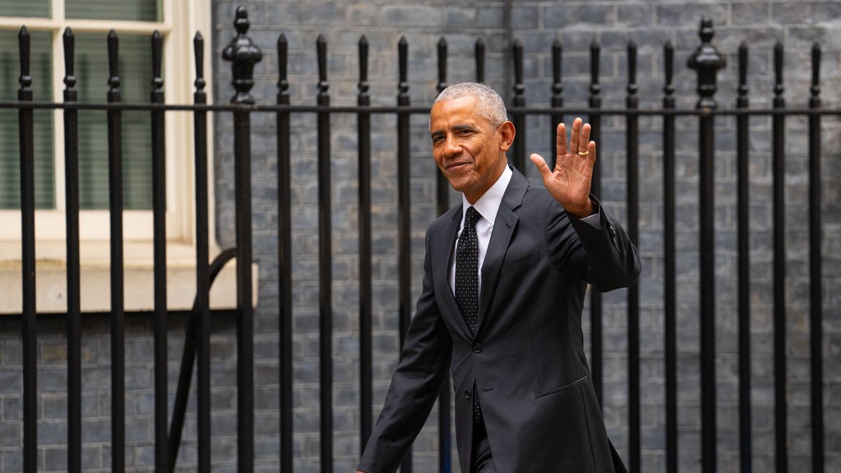LONDON, ENGLAND - MARCH 18: Former United States President Barack Obama arrives in Downing Street to meet Britain's Prime Minister, Rishi Sunak, on March 18, 2024 in London, England. President Obama has been in Europe this week and appeared at a moderated debate "An Evening with President Barack Obama" last night in Antwerp. The evening focussed on his vision of the future and the challenges the world is facing. (Photo by Carl Court/Getty Images)