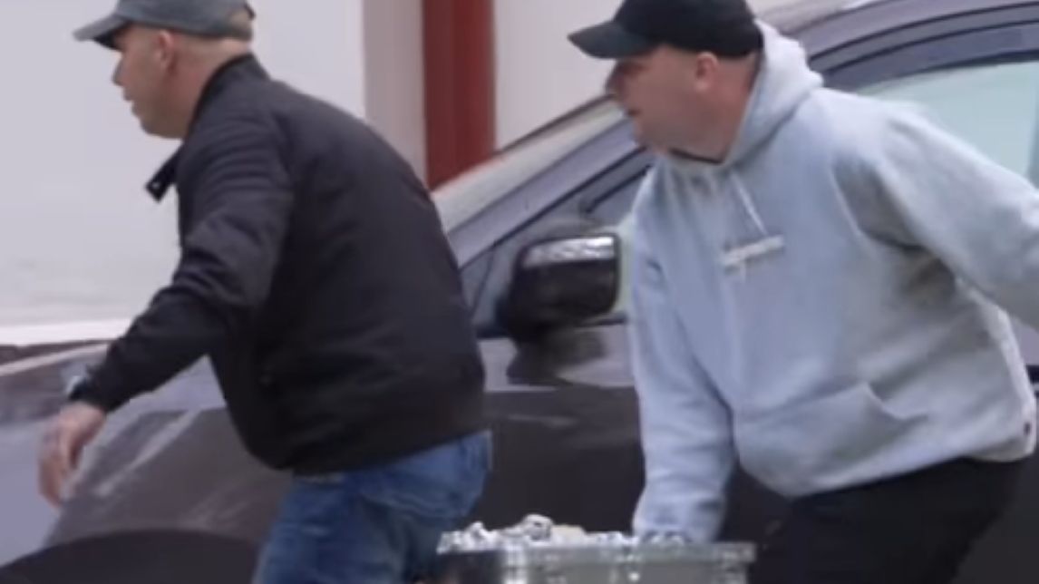 Budda przyznał się do zostawienia skrzyni z pieniędzmi pod domem dziecka 