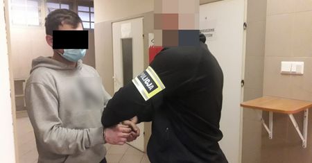 Warszawa. Napadł z nożem na pracownika sklepu. Nie działał sam