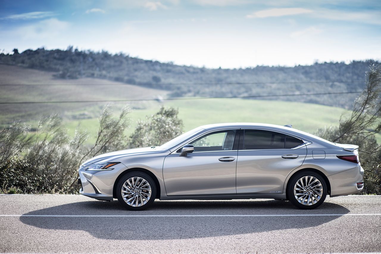 Lexus ES 300h (2019) (fot. Mateusz Żuchowski)