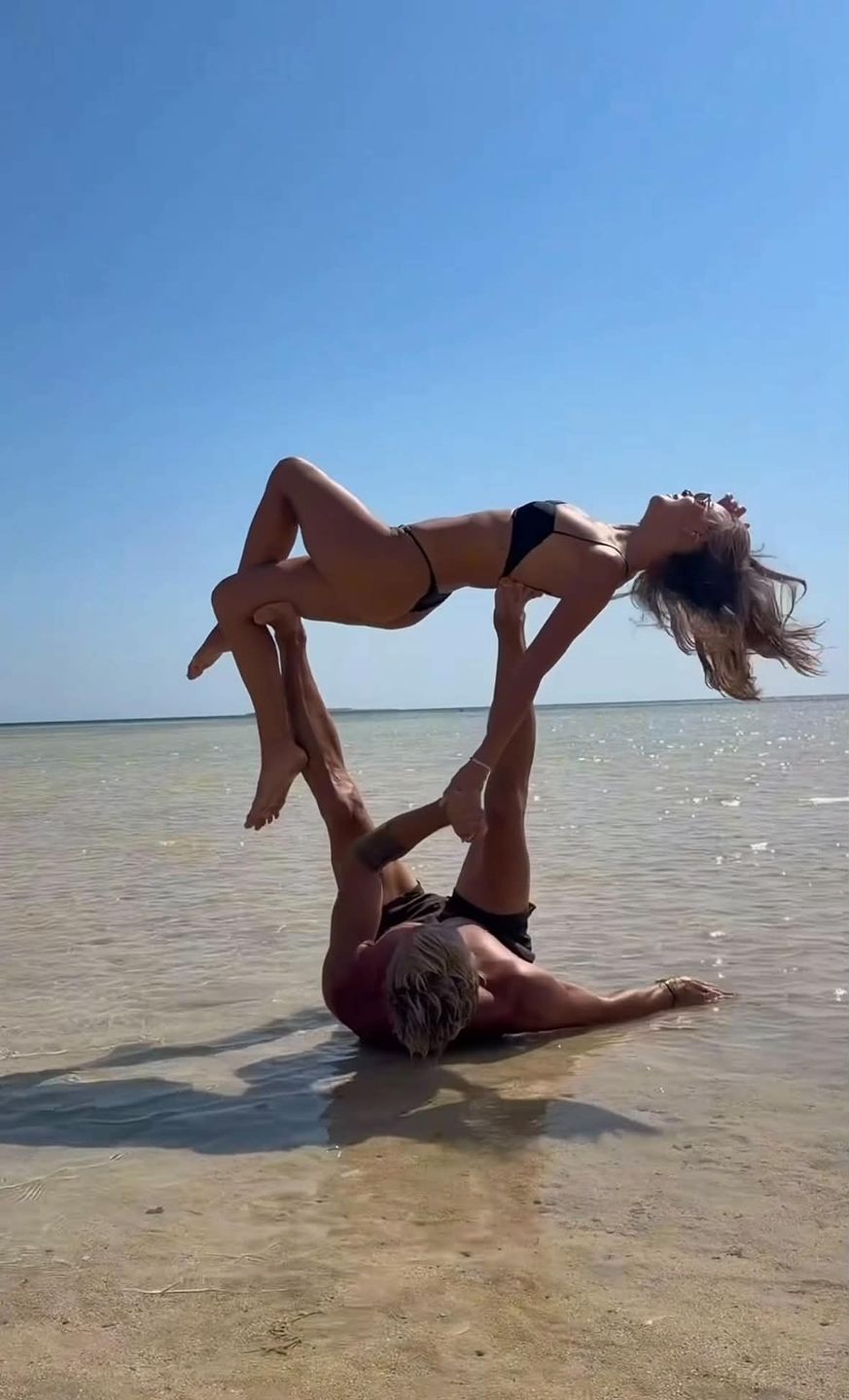 Wygibasy Jakuba i Pauliny Rzeźniczaków na plaży