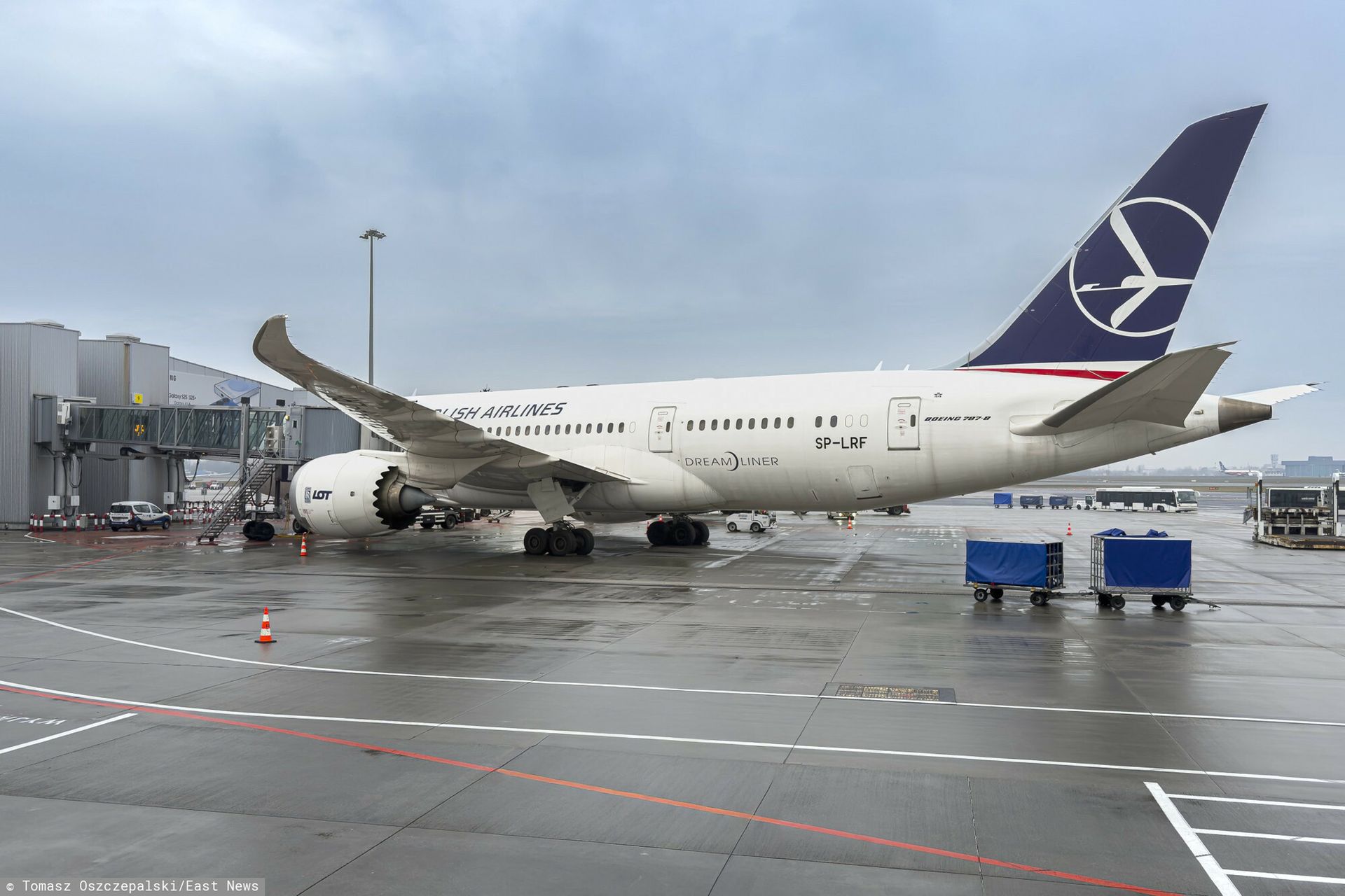 wiadomości,aktualności,WP Wiadomości Odladzanie samolotów na Lotnisku Chopina. Możliwe opóźnienia