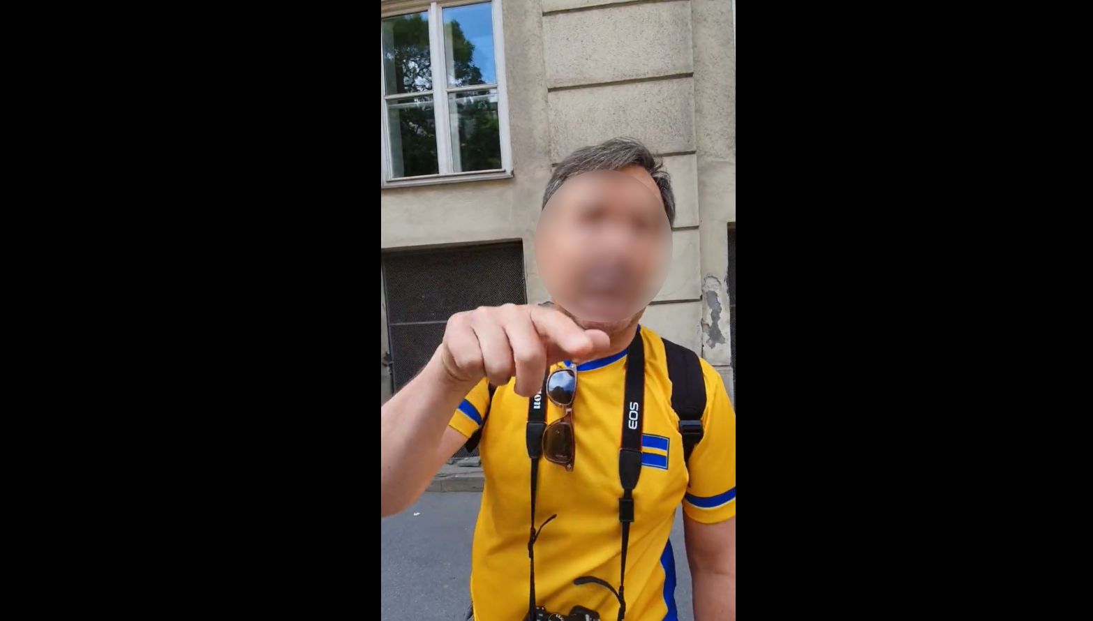 Bartosz T. Wieliński został zaczepiony przez przechodnia