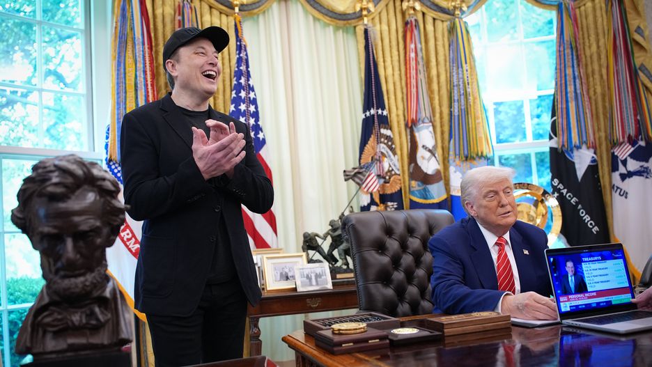 WASHINGTON, DC - MAY 30: Tesla CEO Elon Musk claps as U.S. President Donald Trump speaks to reporters in the Oval Office of the White House on May 30, 2025 in Washington, DC. Musk, who served as an adviser to Trump and led the Department of Government Efficiency, announced he would leave the Trump administration early this week to refocus on his businesses. (Photo by Kevin Dietsch/Getty Images)