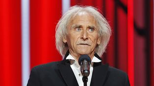 Nie zmienia fryzury od dziesięcioleci. Powód może zaskoczyć