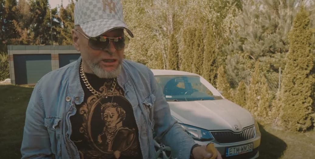 Krzysztof Rutkowski i jego flotylla aut (Skoda Fabia)