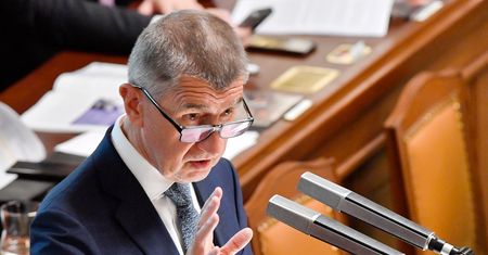 Czechy. Po masowych protestach premier Babisz zostaje na stanowisku