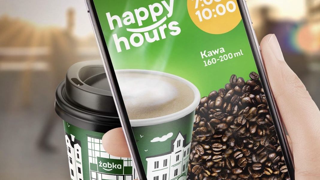 Promocyjnej kawy napijemy się w Żabce w kubku, który został w 100 procentach wyprodukowany z surowców roślinnych.