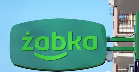 Żabka wycofuje dwa produkty ze sklepu. Prawdopodobnie nie zostały poddane badaniu poubojowemu