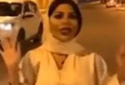 Saudyjska dziennikarka musiała uciec z kraju. Wiatr podwiał jej ubranie