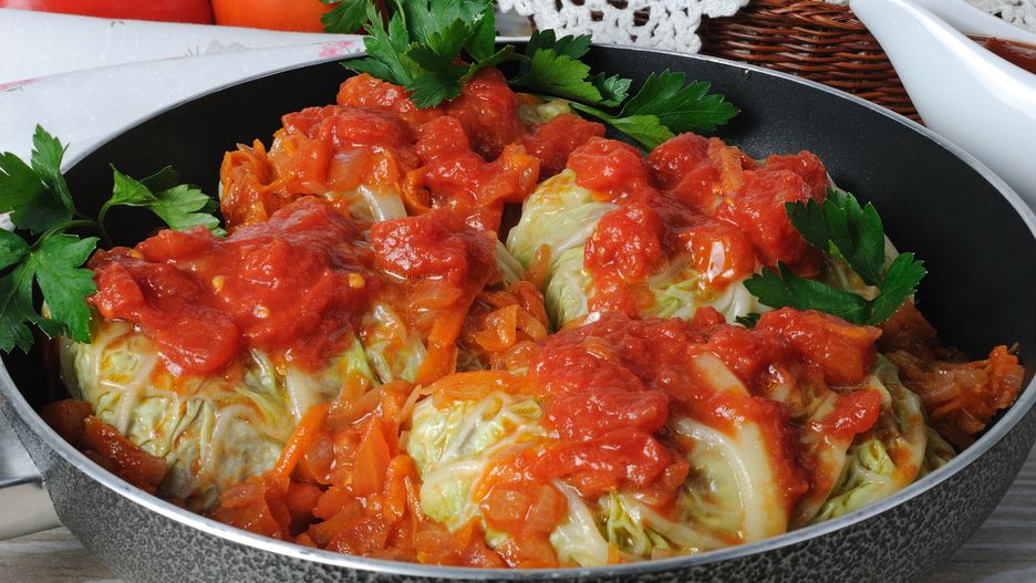 Gołąbki to klasyk polskiej kuchni. Najlepszy smak zapewni dobrze ugotowany ryż i jakościowe mięso.