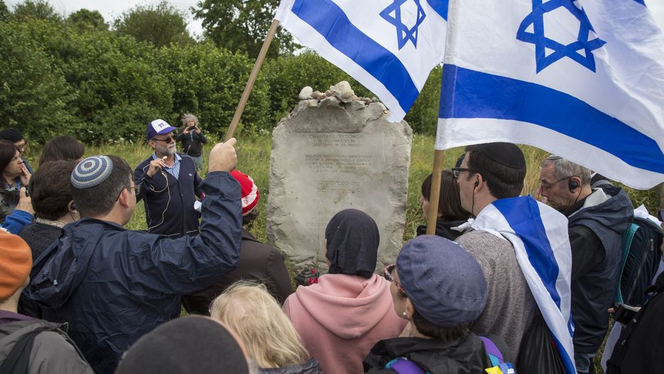 Żydzi wspominający pomordowanych w Jedwabnem 
