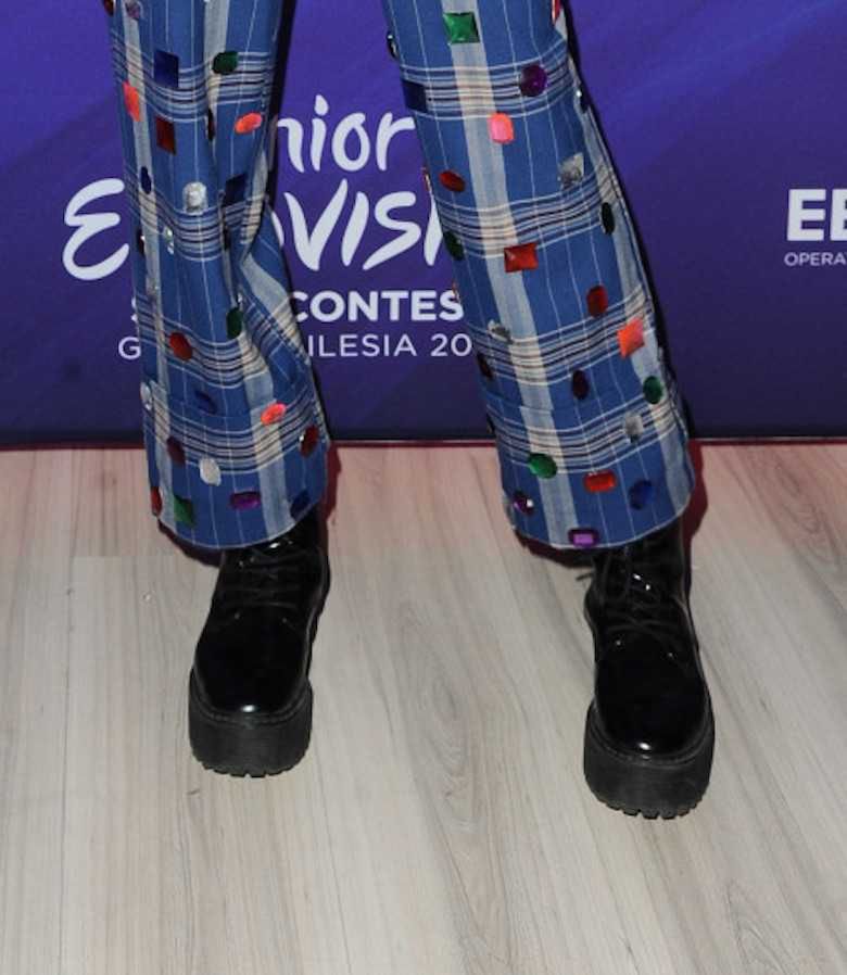 Viki Gabor w niebieskiej stylizacji. Podpisanie umowy na organizację Konkursu Eurowizji Junior 2019