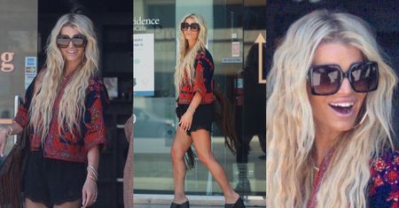 Wielkousta Jessica Simpson odsłania szczupłe nogi w ultrakrótkich szortach, pędząc na opalanie natryskowe (ZDJĘCIA)