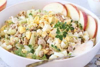 Tę sałatkę zrobisz w 10 minut. Jest idealna na kolację