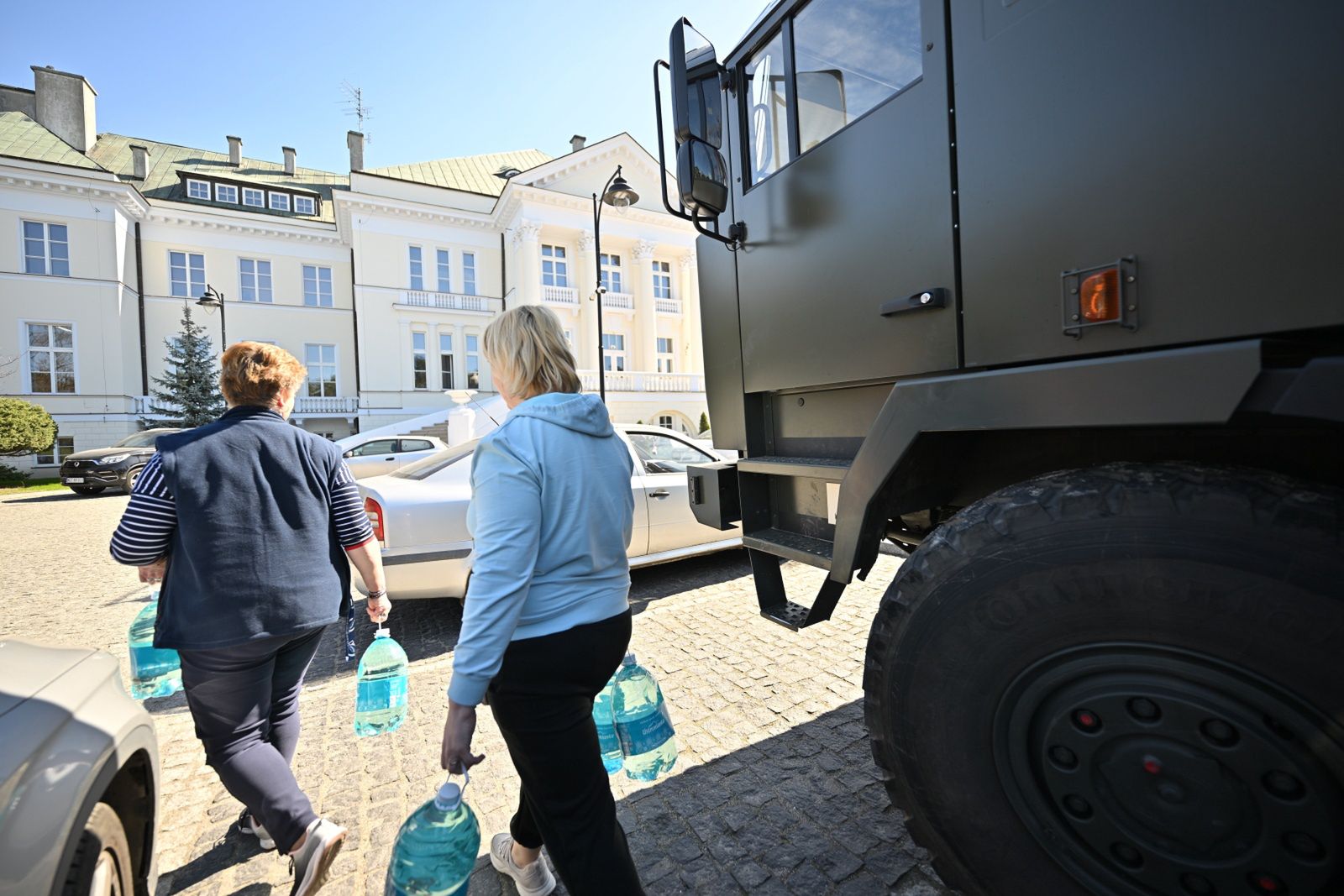 Rozdawanie .wody butelkowanej, Otwock, 04.04.2025