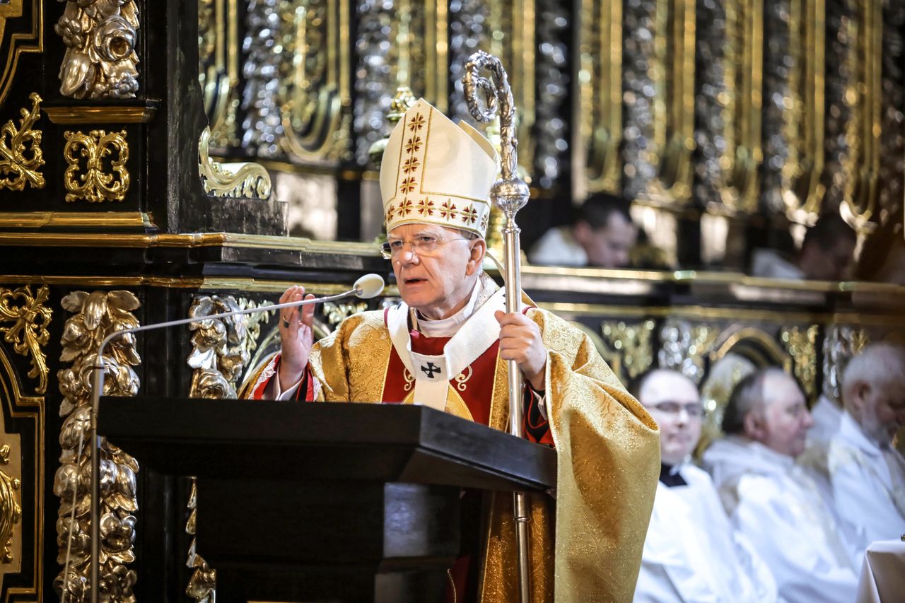 Abp Marek Jędraszewski o apostazji w krakowskim Kościele. Podał dane