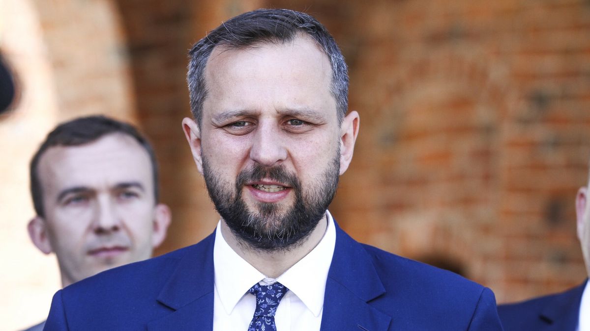 Briefing Jacka Protasa, Roberta Szewczyka i Michala Missana w Olsztynie
27.05.2024 Olsztyn Briefing prasowy Jacka Protasa, kandydata do Parlamentu Europejskiego, prezydenta Olsztyna Roberta Szewczyka i prezydenta Elblaga Michala Missana nt. zmian w finansowaniu samorzadow w Dniu Samorzadu Terytorialnego fot. Artur Szczepa?ski/REPORTER n/z Robert Szewczyk prezydent Olsztyna
Artur Szczepanski/REPORTER