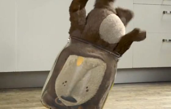 Plushak w słoiku reklamuje Plush na Kartę „bez konsekwencji” (wideo)