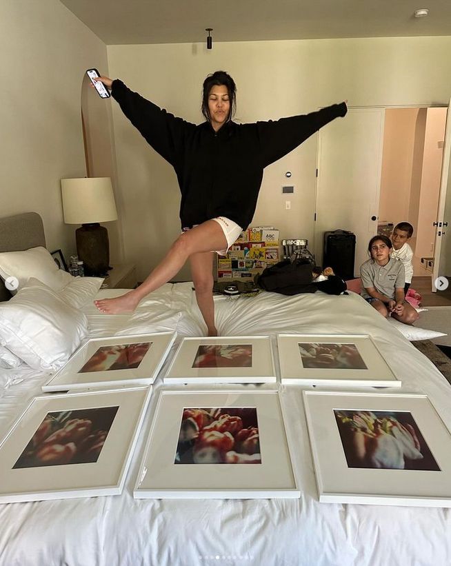 Travis Barker showed previously unpublished photos of Kourtney Kardashian.