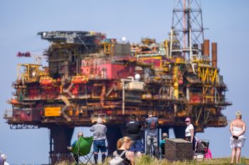 Zmiana widoczna gołym okiem. Ropa naftowa zmienia kurs