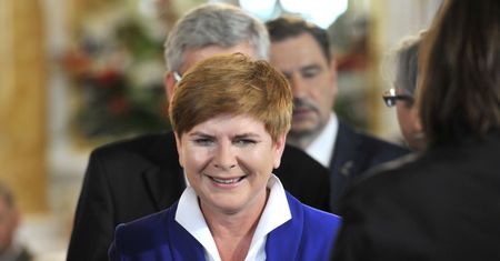 Szydło założyła "sukienkę jak obrus". "Naprawdę nieciekawe"