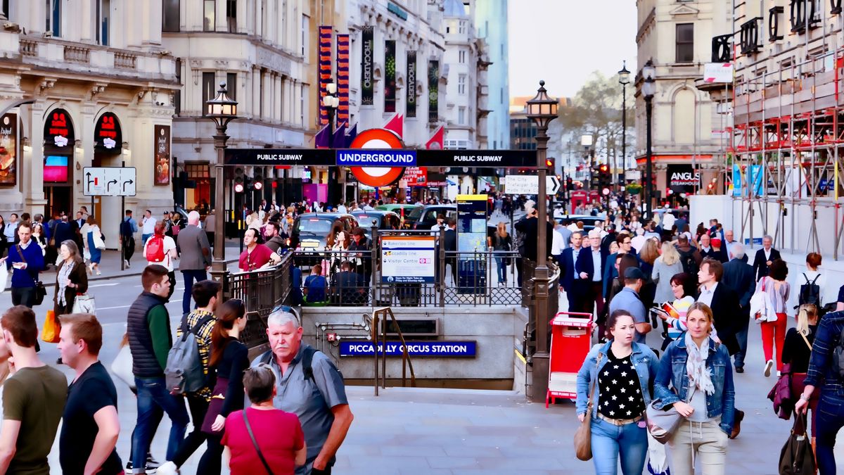 Brytyjski rząd naciska na banki w sprawie dostępu do gotówki