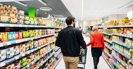 Wystarczył jeden gest. Podczas zakupów zdemaskowała zdradzającego ją męża