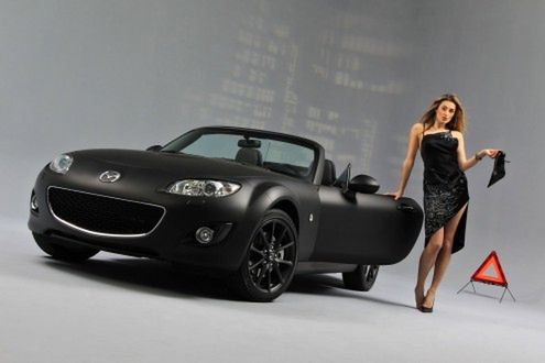 Mazda MX-5 w czarnym macie: mniam.