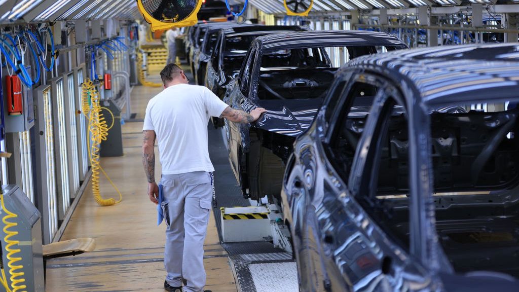 Inside A Volkswagen AG Manufacturing Plant Ahead Of Their Results
An employee performs quality checks in the paint-shop at the Volkswagen AG factory in Wolfsburg, Germany, on Friday, March 7, 2025. Volkswagen are due to report their full year results on Tuesday, March 11. Photographer: Krisztian Bocsi/Bloomberg via Getty Images
Bloomberg
vehicles, emea, manufacture, autos, transportation and logistics, fabrication, vehicle, euro members, german, business news, city transport, e.u., eu, automotive, cars, automobiles, earnings reporting dates, european, automobile, auto, industries