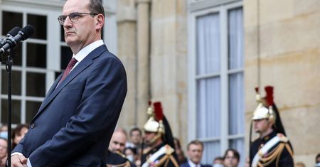 Koronawirus. Premier Francji przejdzie test na COVID-19. Miał kontakt z zakażonym dyrektorem Tour de France