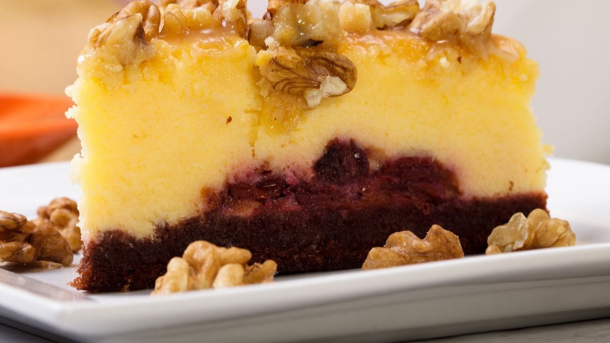 Kremowy sernik z wiśniami