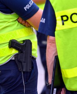 Warszawa. Postawił na aucie 15-kilogramowe pachołki. "Zrobił to dla zabawy"