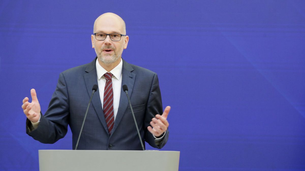 Maciej Berek, minister
