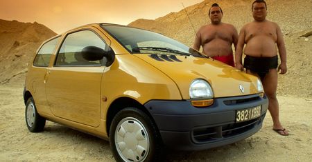 Roześmianą buźką kradło serca klientów. Renault Twingo kończy 30 lat