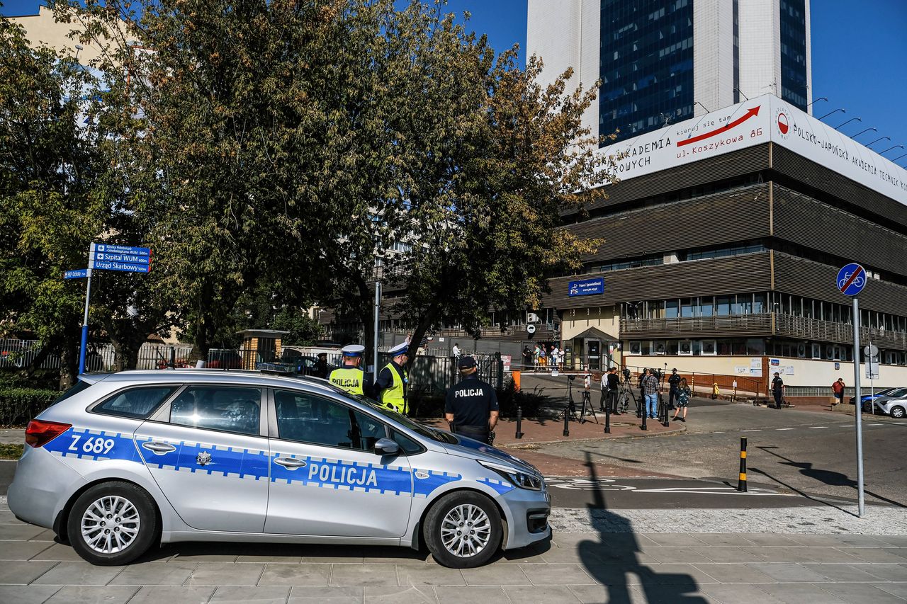 Incydent na Nowogrodzkiej. Młody mężczyzna próbował wejść do siedziby PiS. Jest nagranie