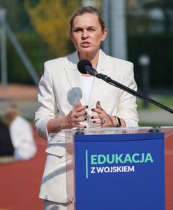 Zakaz smartfonów w szkole. Nowacka zabrała głos