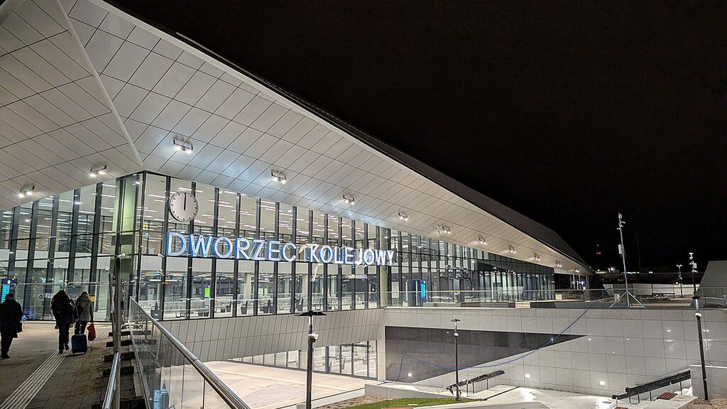 Podróżni wciąż nie mogą w pełni korzystać z olsztyńskiego dworca
