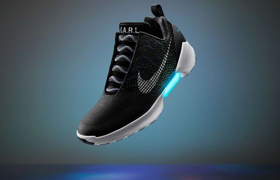 Buty Nike, które same się sznurują, trafią do sprzedaży w listopadzie (wideo)